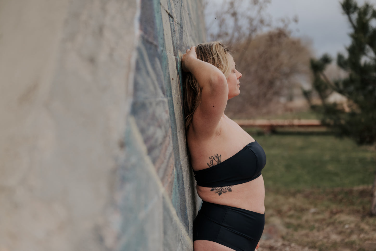 Rose-Collection-swimwear-maillot-bas-manon-tissus-ecologique-fait-montreal-femme-courbe-eco-responsable-quebec