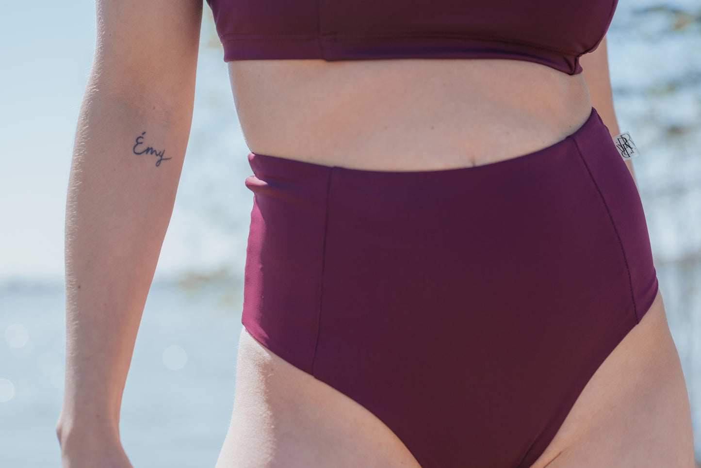 Rose-Collection-swimwear-maillot-bas-marie-tissus-ecologique-fait-montreal-femme-courbe-eco-responsable-quebec