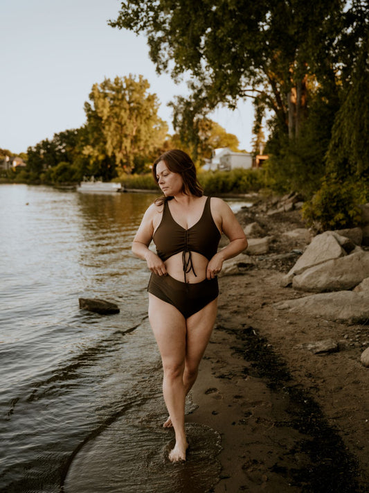 Rosé-Collection-swimwear-maillot-une-piece-veronique-tissus-écologique-fait-montreal-local-éthique-eco-responsable-québec