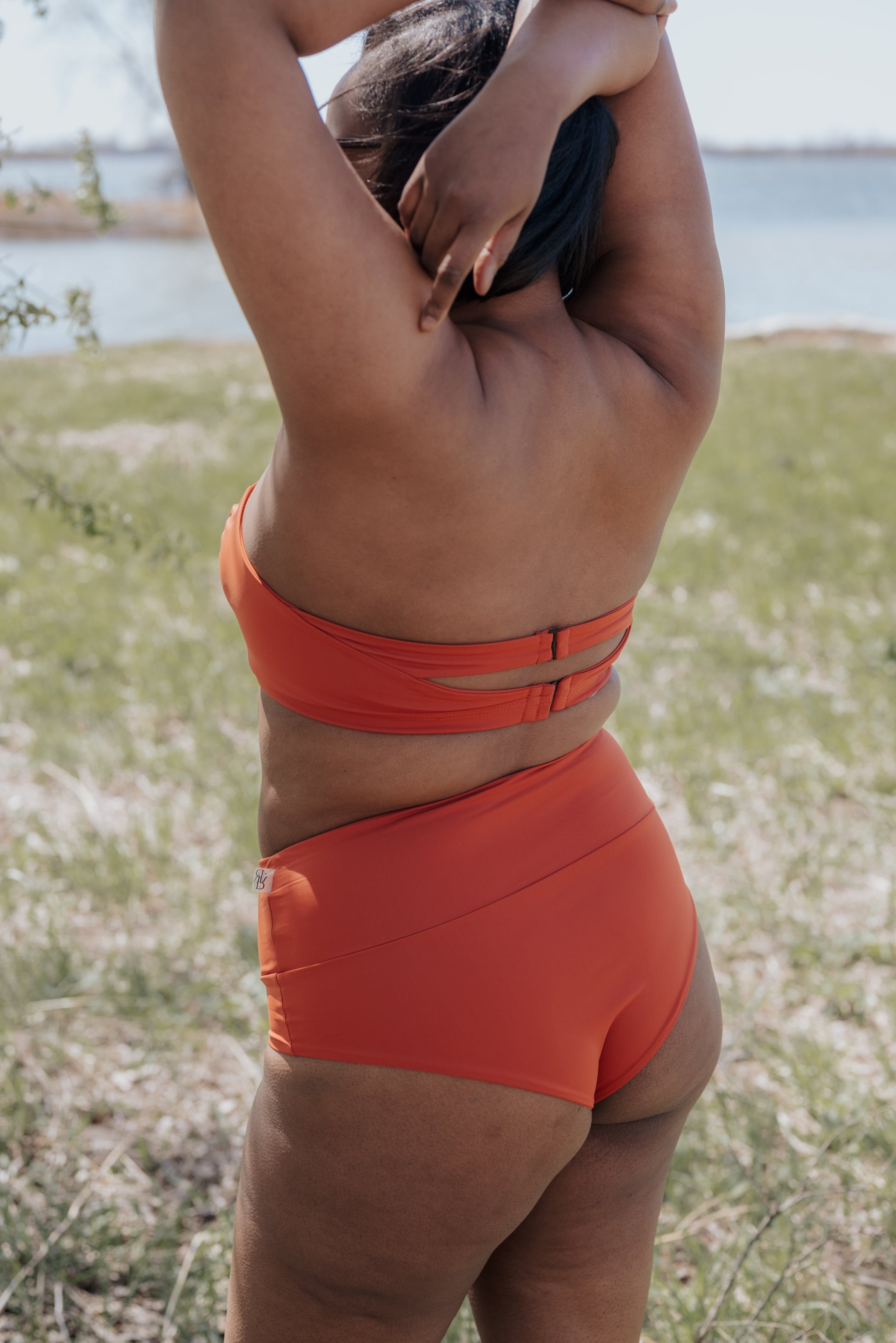 Rose-Collection-swimwear-maillot-bas-manon-tissus-ecologique-fait-montreal-femme-courbe-eco-responsable-quebec