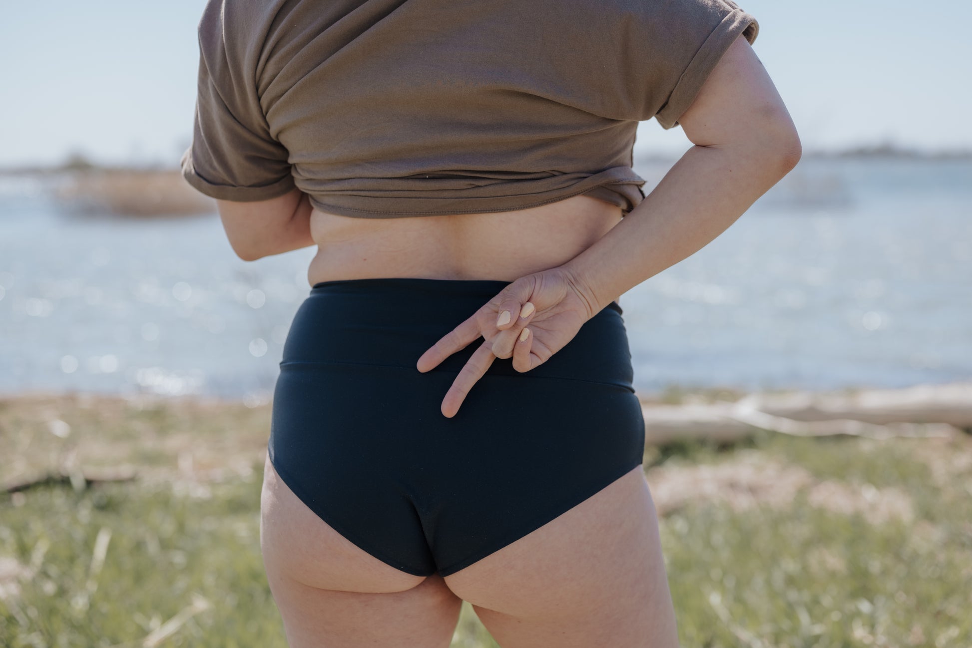 Rose-Collection-swimwear-maillot-bas-manon-tissus-ecologique-fait-montreal-femme-courbe-eco-responsable-quebec