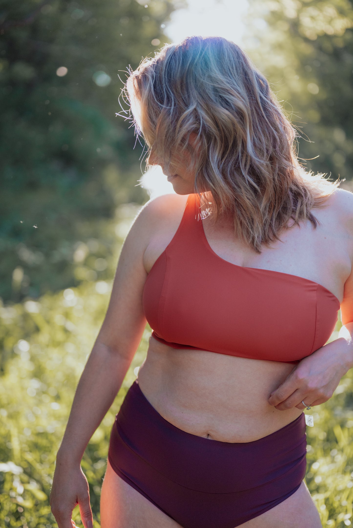 Rose-Collection-swimwear-maillot-haut-claire-tissus-ecologique-fait-montreal-courbe-femme-eco-responsable-quebec