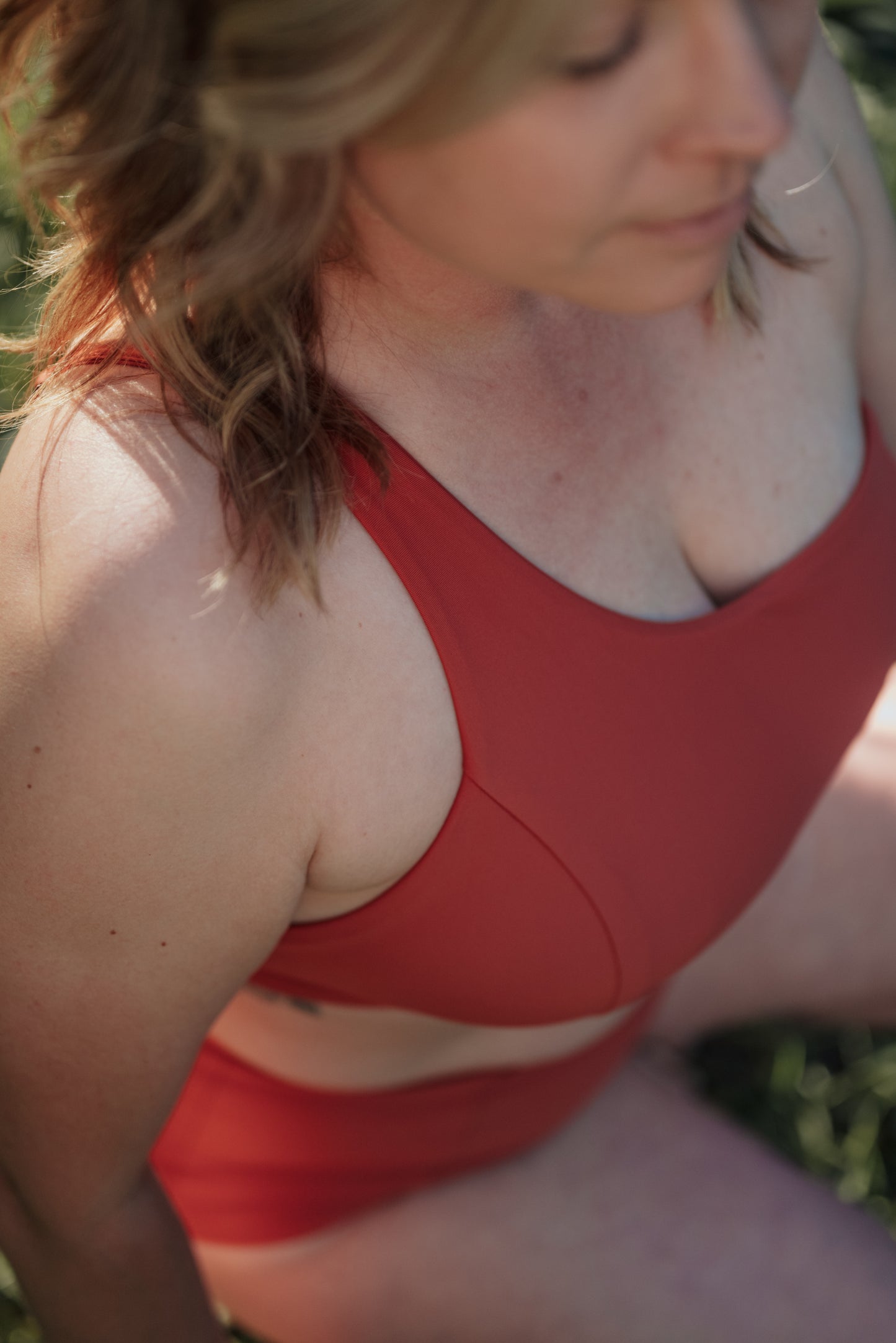 Rose-Collection-swimwear-maillot-haut-claire-tissus-ecologique-fait-montreal-courbe-femme-eco-responsable-quebec
