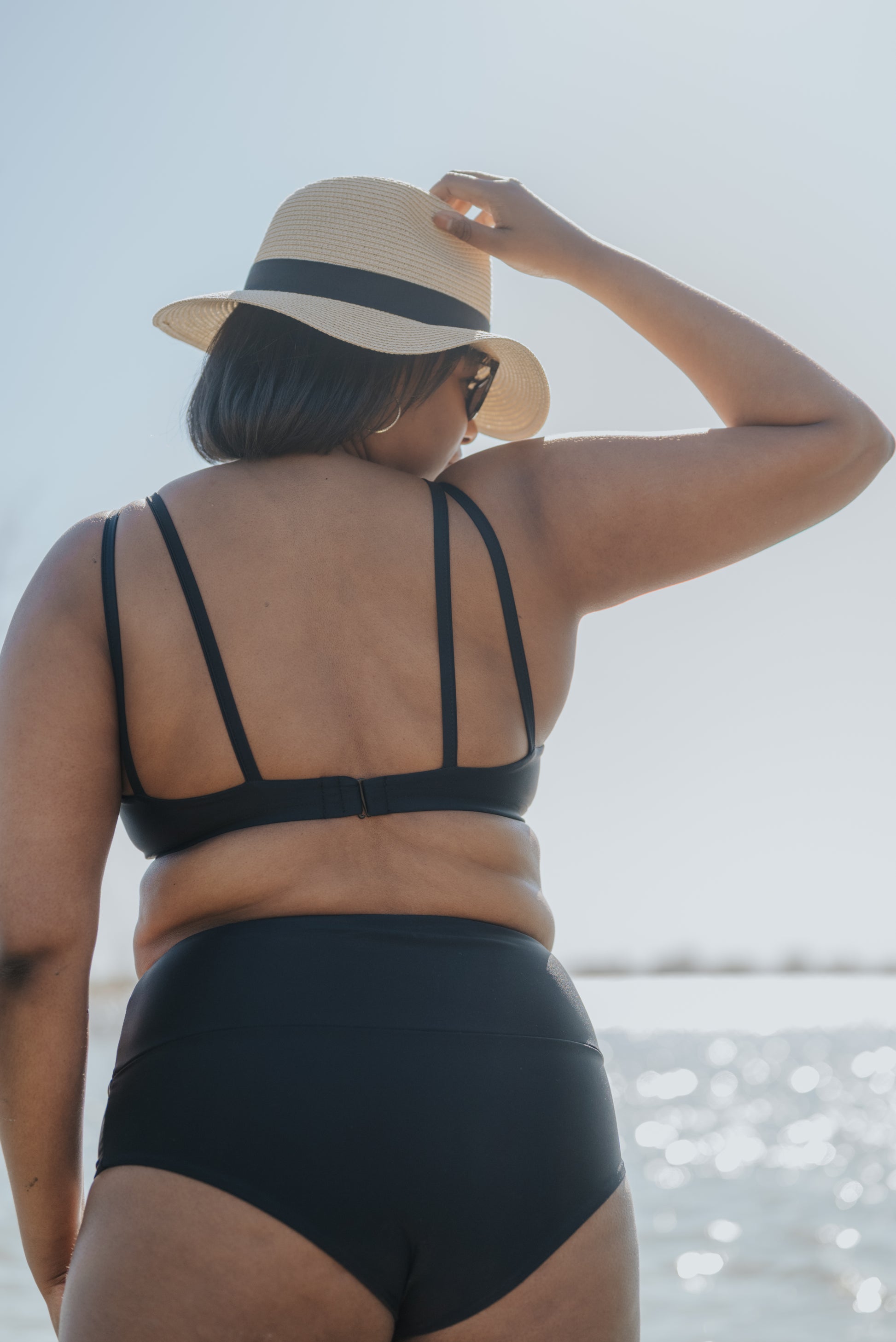 Rose-Collection-swimwear-maillot-haut-emilie-tissus-ecologique-fait-montreal-courbe-femme-eco-responsable-quebec