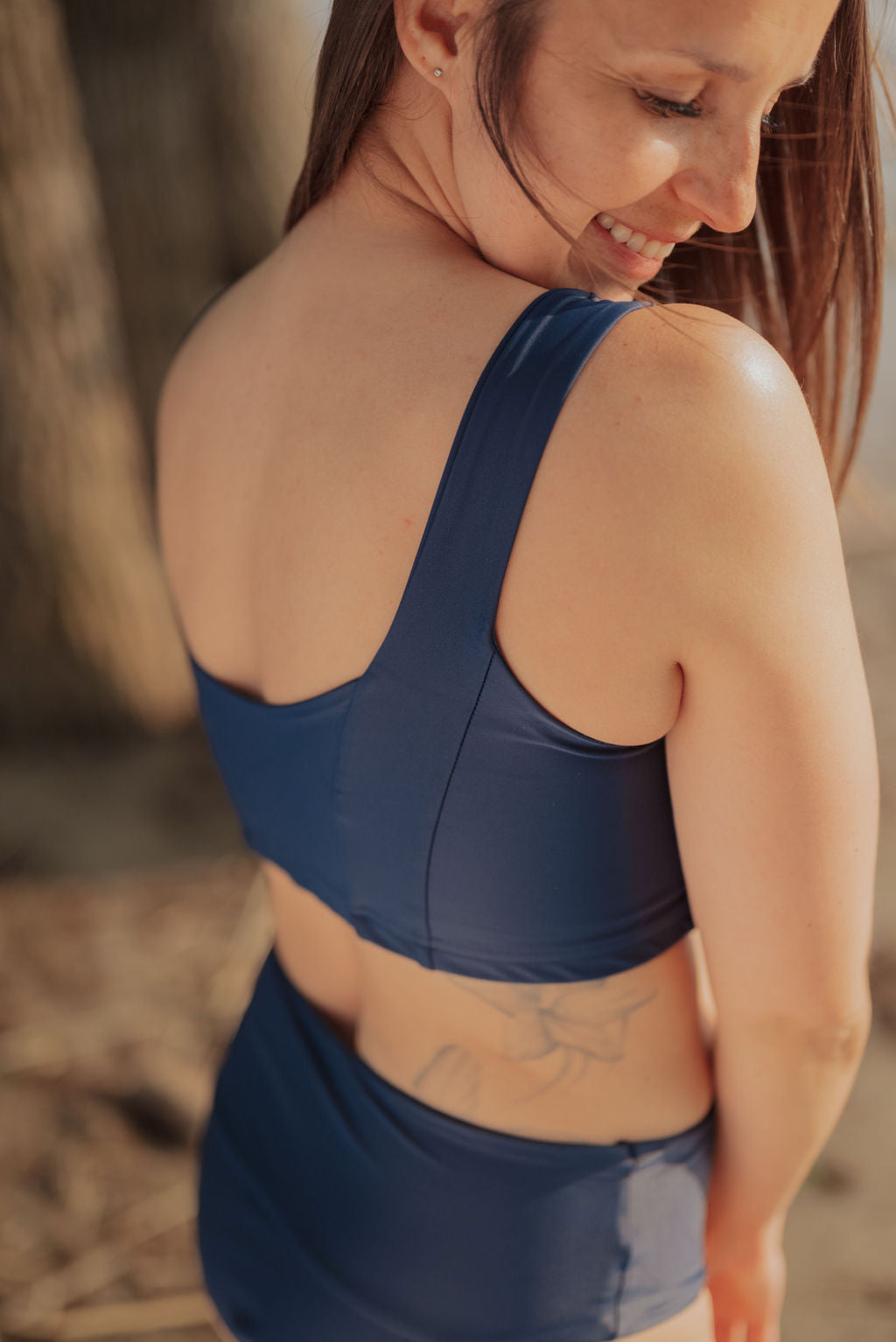 Rose-Collection-swimwear-maillot-haut-lily-tissus-ecologique-fait-montreal-femme-courbe-eco-responsable-quebec