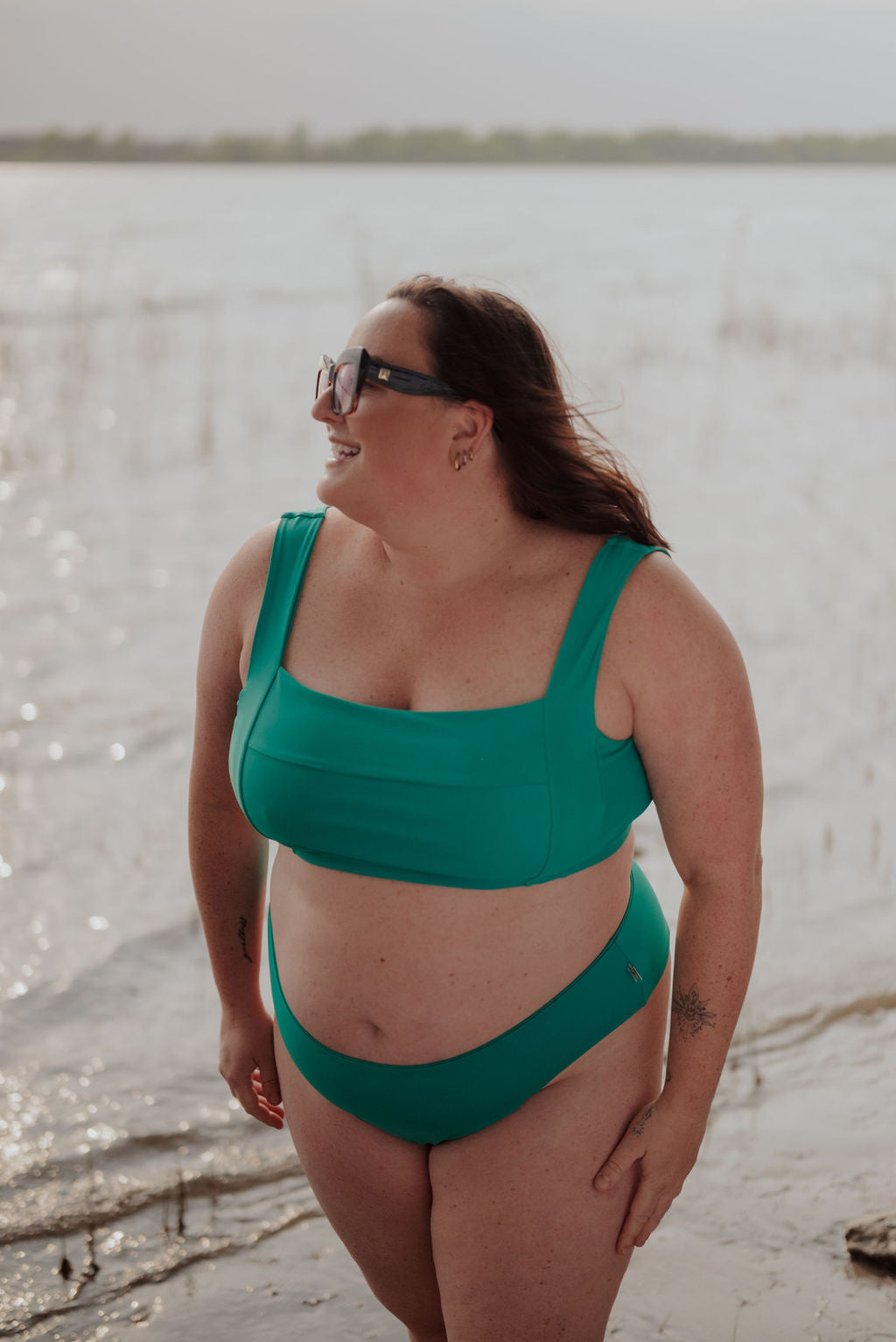 Rose-Collection-swimwear-maillot-haut-lily-tissus-ecologique-fait-montreal-femme-courbe-eco-responsable-quebec
