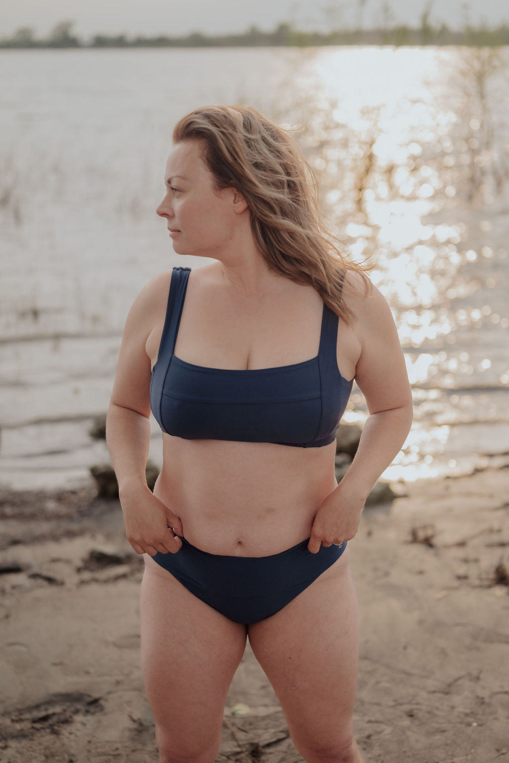 Rose-Collection-swimwear-maillot-haut-lily-tissus-ecologique-fait-montreal-femme-courbe-eco-responsable-quebec
